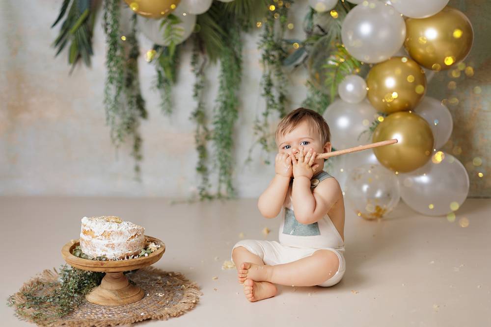 photo-bebe-anniversaire-guirlande-ballons-diy